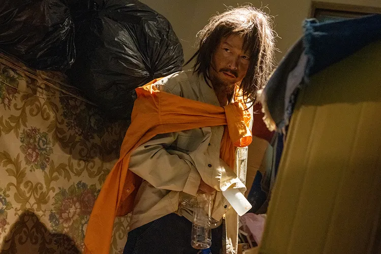 吳昆達扮思覺失調患者十分逼真。大愛提供