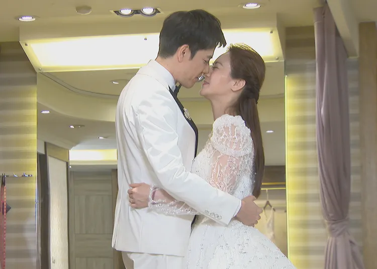 丁力麒（左）和游詩璟浪漫接吻。台視提供