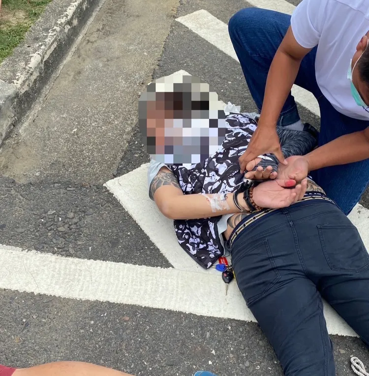 屏東警方在台南新營區壓制嫌犯。讀者提供