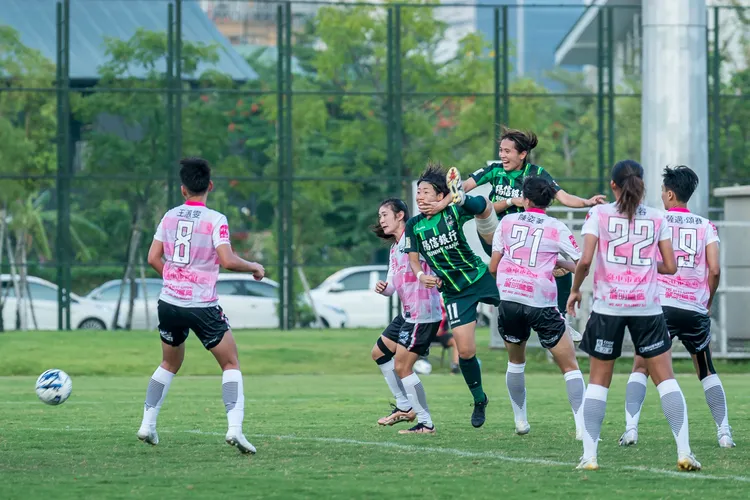 陽信、藍鯨激戰到最後一分鐘踢和。翻攝畫面