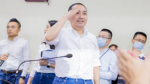 痛批徵召民調作弊「連藏都懶得藏」　他怒斥：國民黨吃郭台銘夠夠