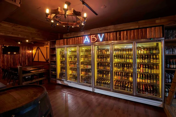 ABV目前已有10家分店，每個月都將利潤的15%發給員工，自己的年終自己賺。業者提供