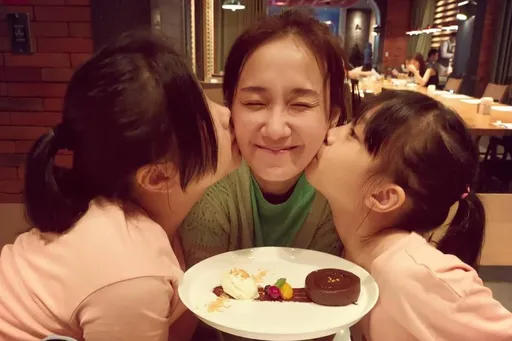 離婚3年恢單母親節 何妤玟秀合照:是妳們讓我變成更好的人