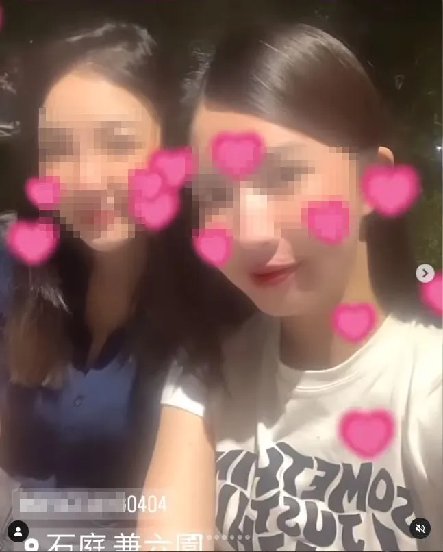 遭潑熱湯孫姓女子(白衣女)更新社群照片。翻攝自當事人IG