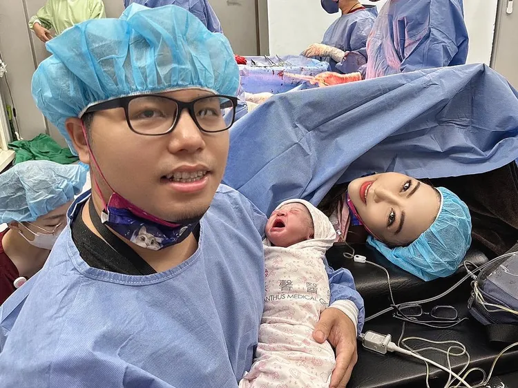 李宓笑說女兒超像老公阿Q。翻攝李宓臉書