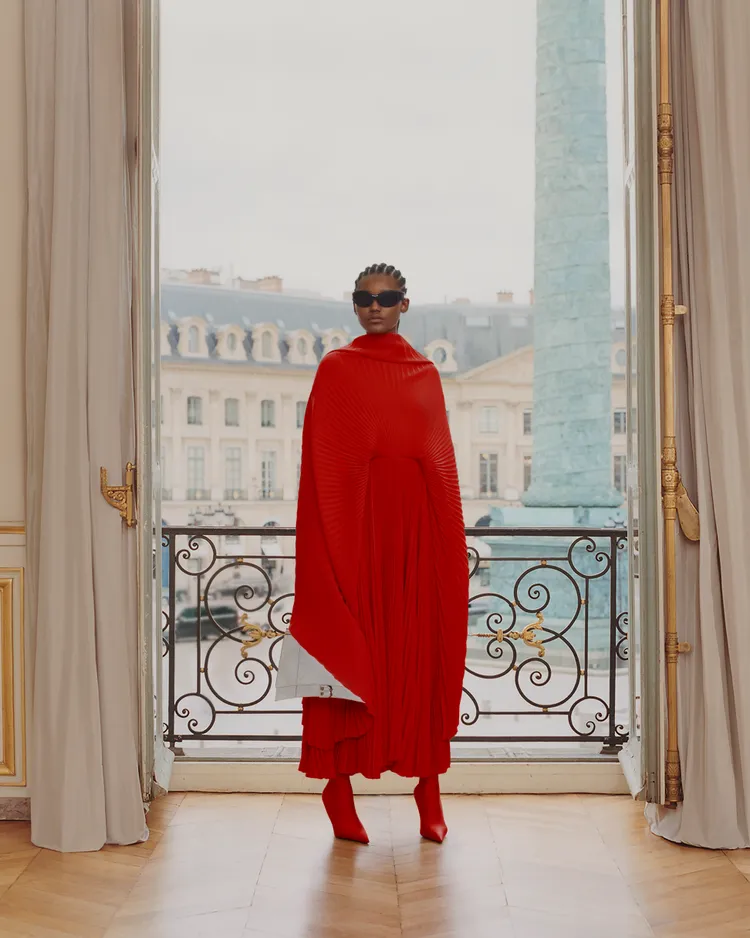 BALENCIAGA發表2024春季「Capital B」系列。品牌提供