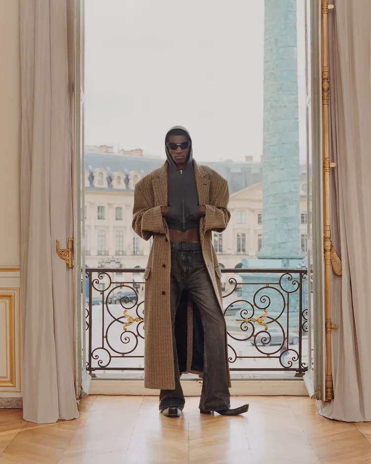 BALENCIAGA發表2024春季「Capital B」系列。品牌提供