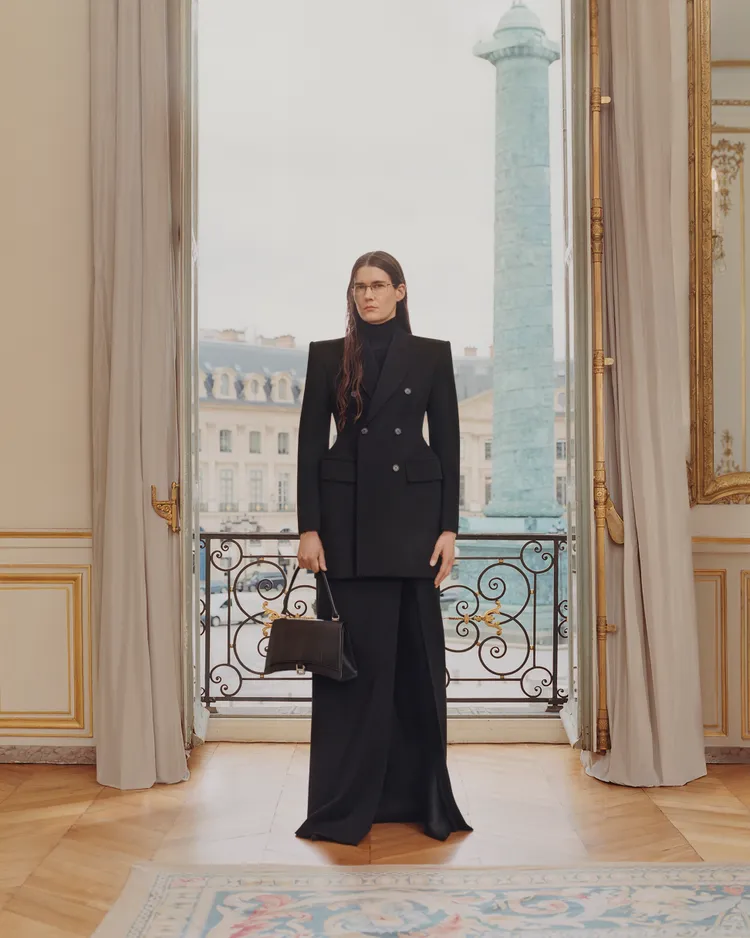 BALENCIAGA創意總監Demna於本季重返製衣初心，卸除了過往品牌隨處可見的大logo。品牌提供