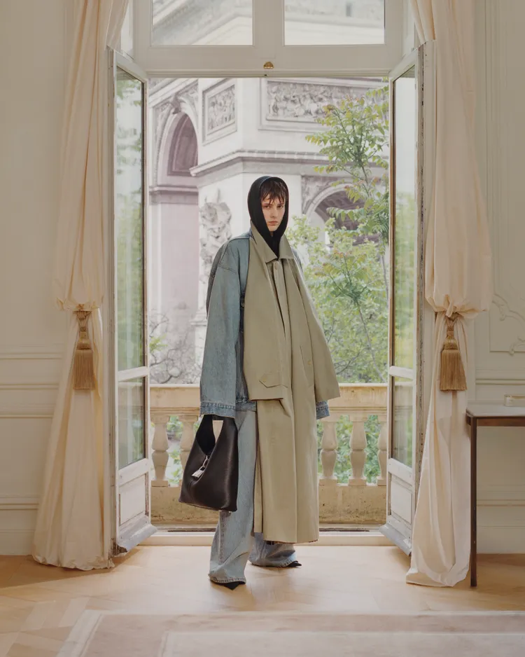 BALENCIAGA發表2024春季「Capital B」系列。品牌提供