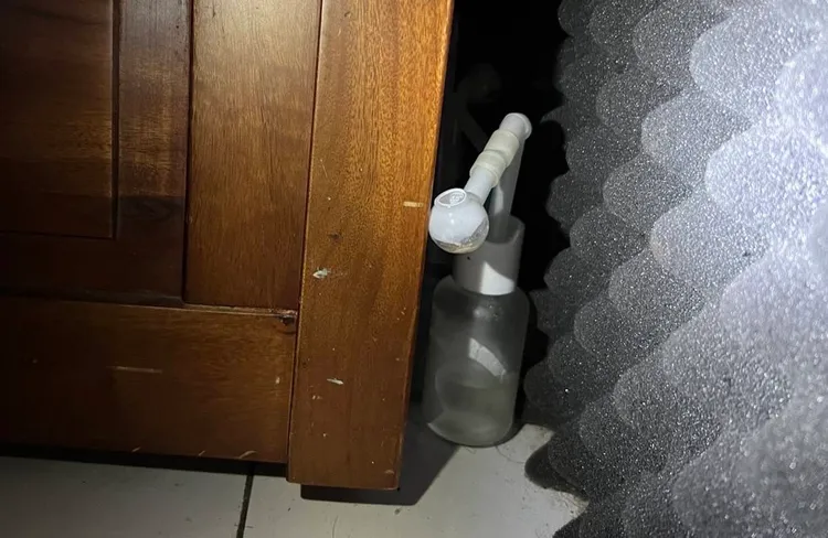 警方查獲吸食器。翻攝畫面