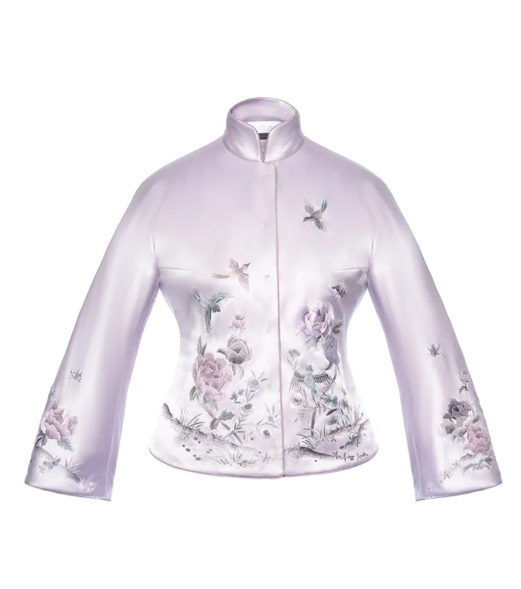 高級訂製款外套，18萬800元。品牌提供