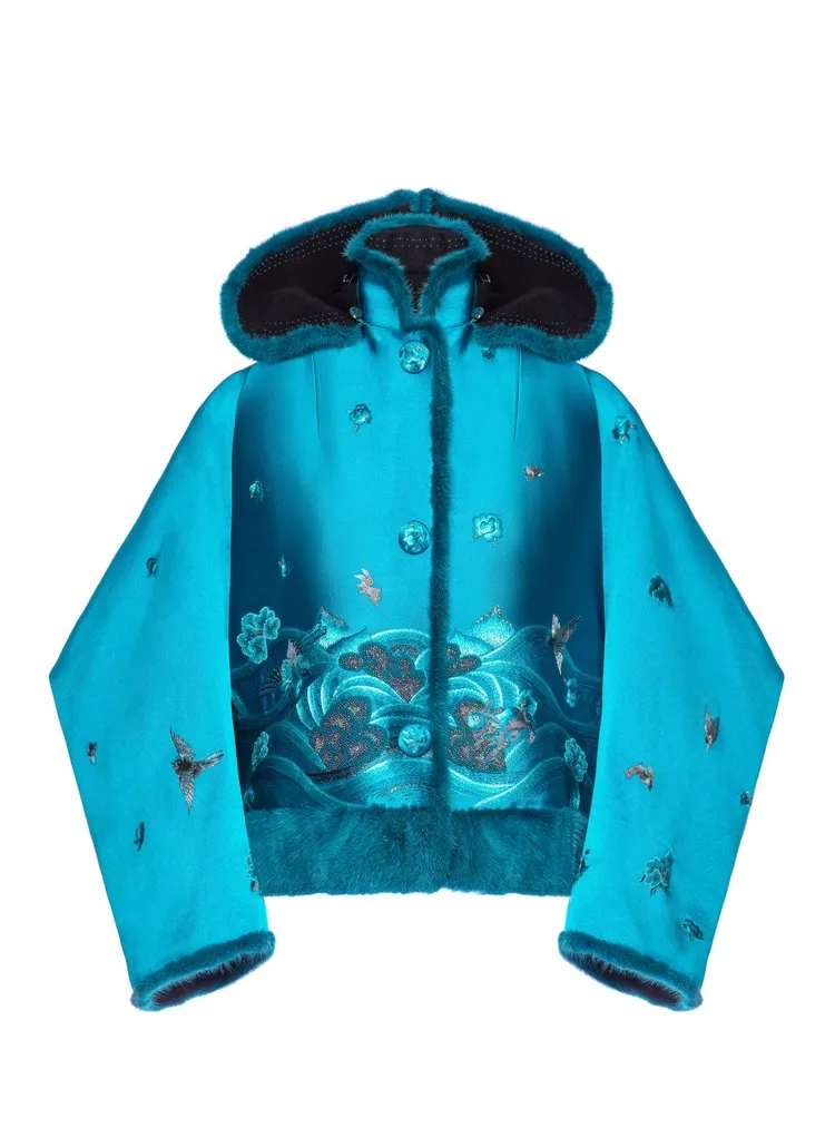 高級訂製款外套，32萬8800元。品牌提供