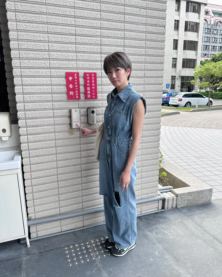 大牙昨日按鈴提告。翻攝自大牙周宜霈臉書