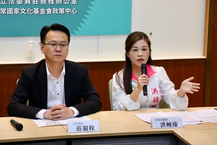 洪婉臻認為「交通維持計畫」應公開透明，還給大眾知的權利。莊辦提供