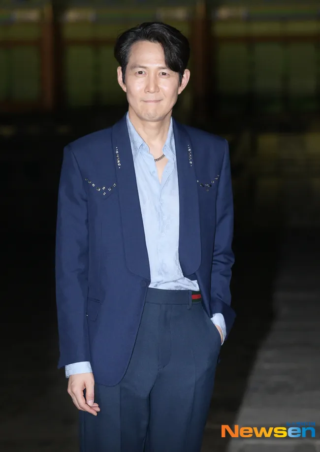 韓國影帝李政宰帥氣現身GUCCI大秀。翻攝NEWSEN網站