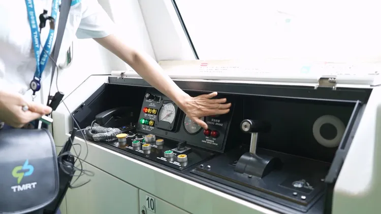 中捷設計更快速拉取鑰匙開蓋板以啟動緊急停車的動作。市府提供