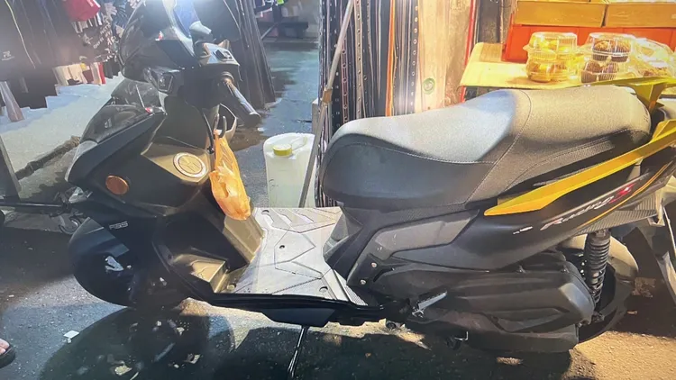 被撞倒的機車。樹林警分局提供