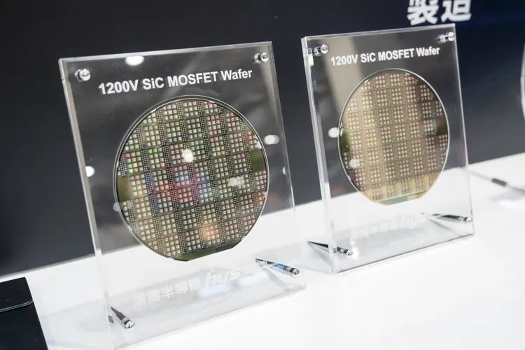 鴻海今天股東會也展示碳化矽晶圓等產品。鴻海提供