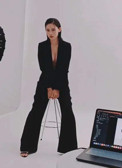 「內內」首次在SWAG直播，2小時就吸引5.6萬名觀眾。翻攝IG