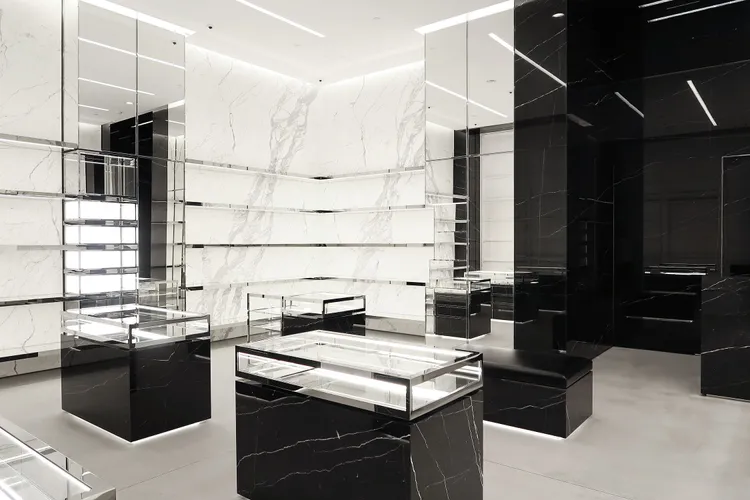 SAINT LAURENT於遠東SOGO百貨台北復興館開出新專賣店。品牌提供