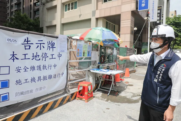 肇事的興富發「文心愛悅」新建大樓，目前仍處於停工。市府提供