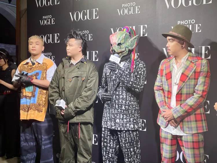 樂團血肉果汁機全員身著Vivienne Westwood。張家玲攝