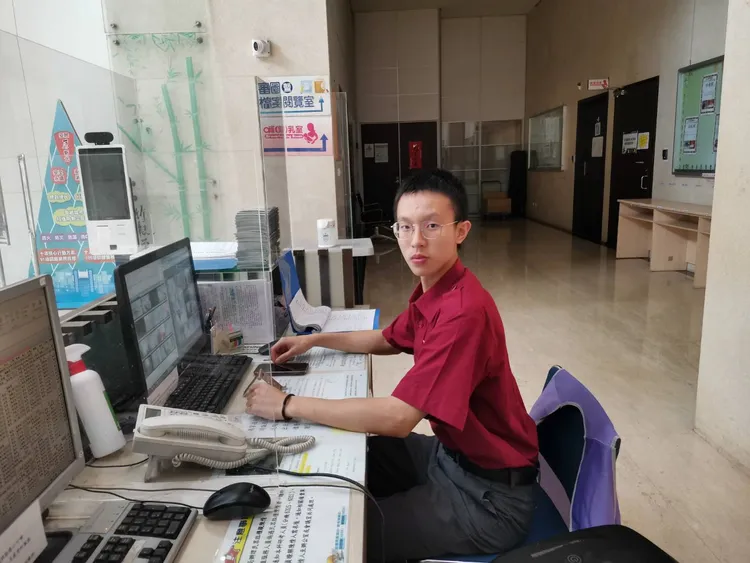 周宏秝自從6歲開始接觸冰球這項運動，參加過無數的賽事，今年初次入選成人代表隊就拿下佳績。消防局提供