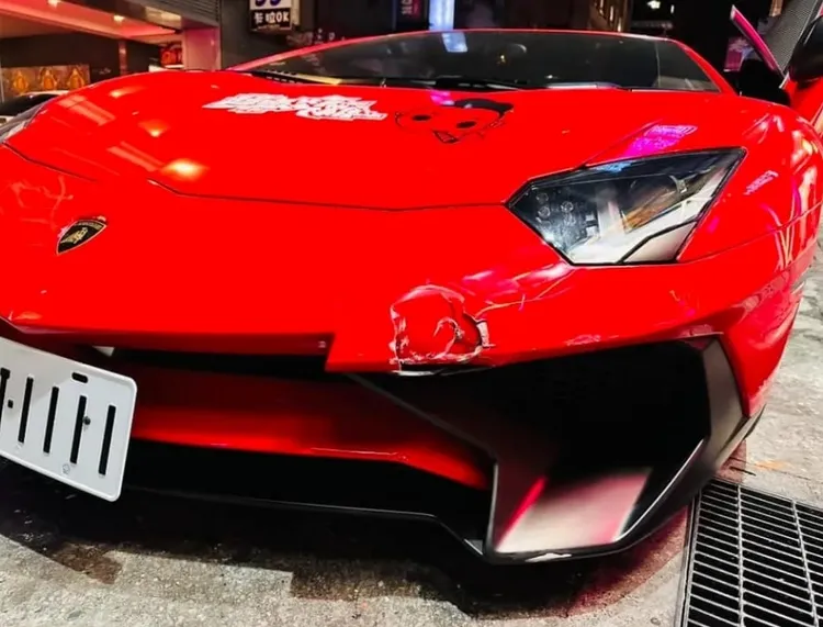 超哥的大牛也凹了一塊。翻攝畫面