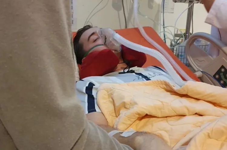 蕭里昨早搭乘醫療專機返台。翻攝澳洲廣播公司（ABC）
