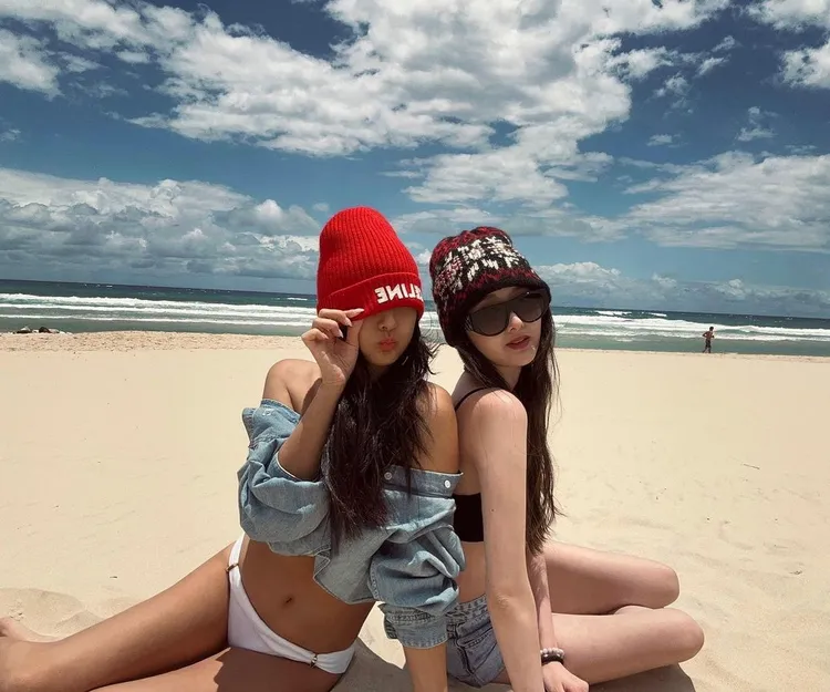 孫芸芸（左）和女兒Trinity情同姊妹，兩人不時在IG留言中一來一往的互動，格外逗趣有愛。翻攝aimeeyunyunsun IG