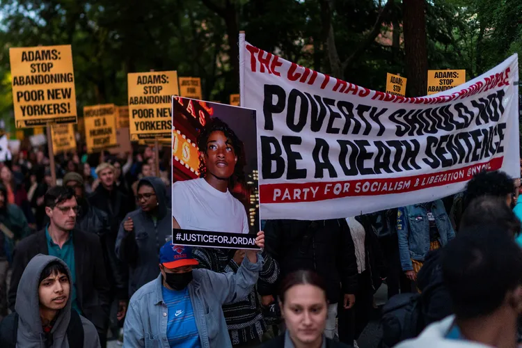 群眾為尼利之死示威。路透社