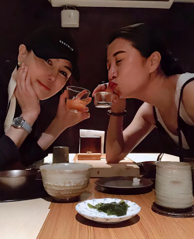 江蕙（左）和方文琳感情頗佳。中華民國婦癌基金會提供