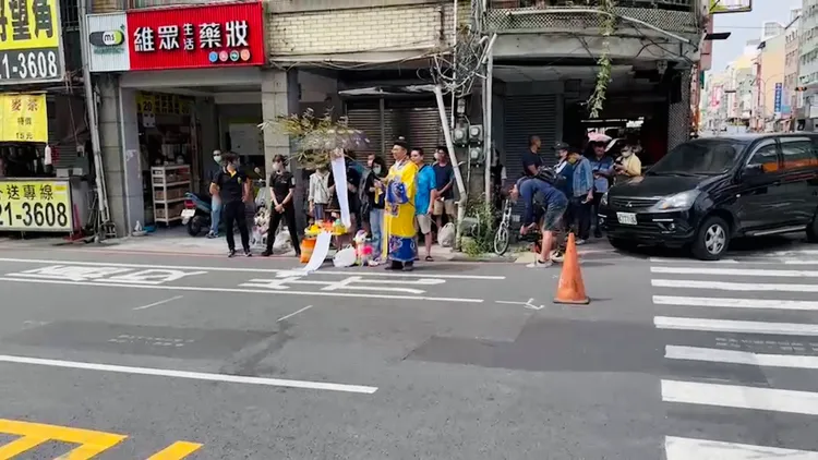 女童家屬9日下午至案發現場招魂。讀者提供