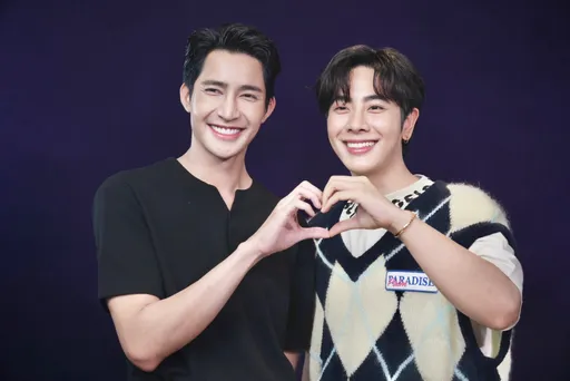 泰國CP放閃「最愛一起在家滾沙發」！Earth甜曝生病蹭住Mix家被呵護