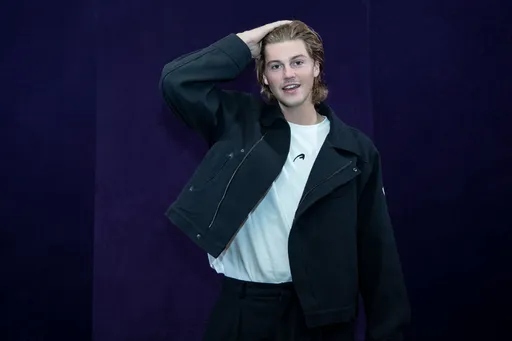 20歲澳洲撕漫男路兒自曝小籠包控 老靈魂外溢幻想「黑寡婦」當「雲端情人」