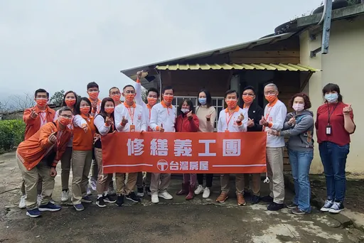 台灣房屋送500本新書至偏鄉 7旬嬷成公益圖書館長