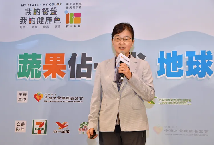 國內營養流病專家暨千禧之愛健康基金會常務董事潘文涵分享植物為主飲食的好處，建議民眾蔬果佔一半，地球更友善。業者提供