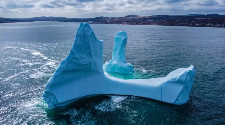 發現者表示，GG冰山雖然巨大，不過已經逐漸融化、軟化中了。翻攝facebook/ Ken Pretty