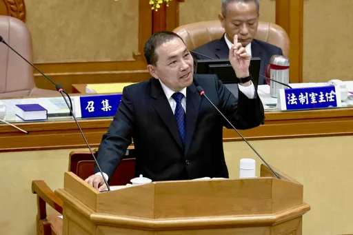 拜媽祖合體牽手十指緊扣　郭台銘講了什麼？侯友宜這麼說