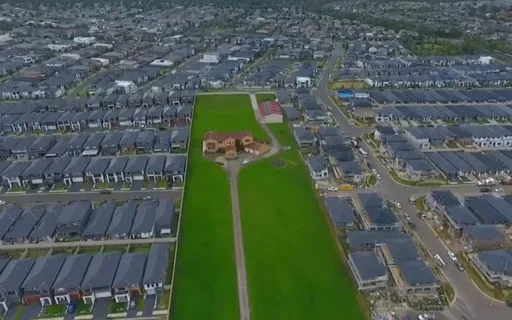 最硬釘子戶!建商開價漲10倍達10.4億元 空拍照曝光鄰居苦勸:千萬別賣