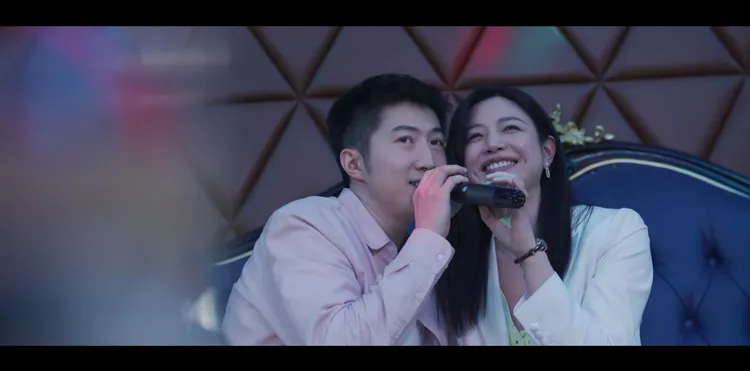 陳妍希（右）與小7歲男友崔紹涵交往。攝自MyVideo