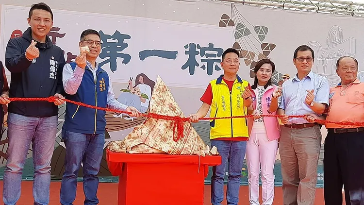 今年活動由百斤大肉粽揭開序幕。新北市石門區公所提供