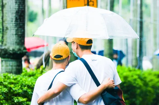 同婚配偶收养子女三读通过 儿福联盟大赞!解决同志伴侣「2大困境」