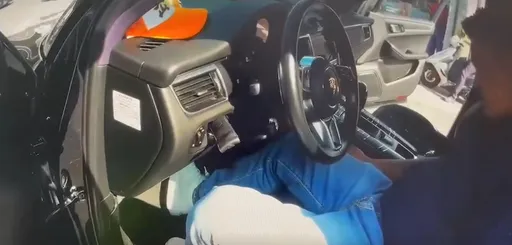 保時捷停紅綠燈都不動!竟是醉男昏睡駕駛座 拒檢扣車再罰18萬