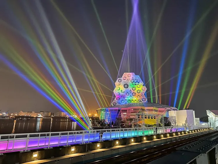 高流及愛河曾打造「彩虹色系」光影響應平權。觀光局提供