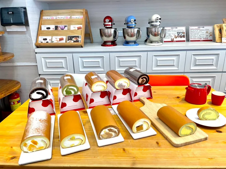 即日起在亞尼克門市消費滿3300元或在官網團購滿12件商品，就送原味生乳捲乙條。曾仲葳攝