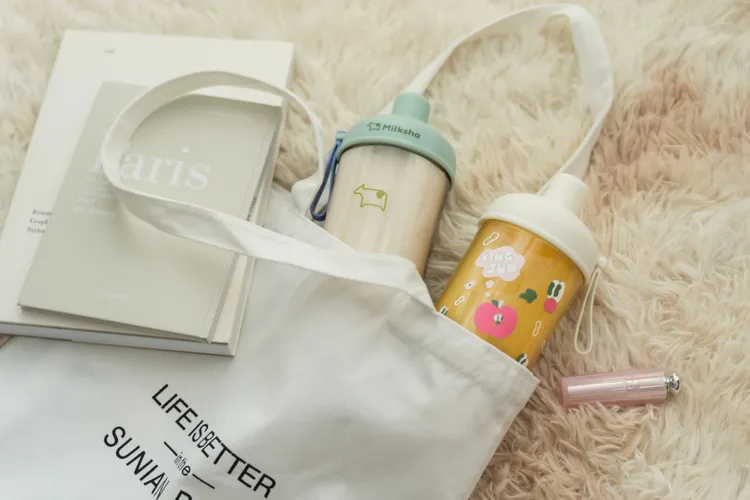 迷客夏與KINGJUN聯名款商品。業者提供