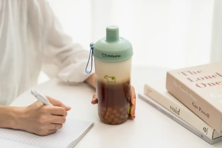 迷客夏同步推出「經典品牌款」環保杯。業者提供