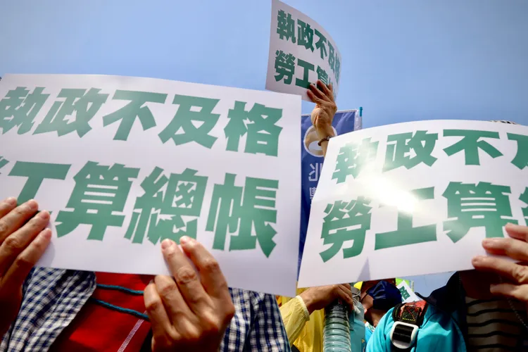 五一行動聯盟1日號召全國工會上凱道遊行。林林攝