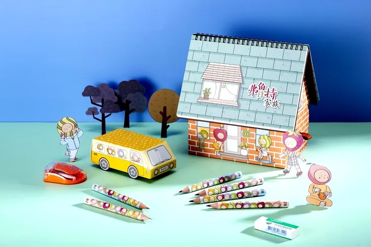 利百代推出學齡前兒童Ｑ版文房四寶「弗魯特家族車車鉛筆組」，學童使用實用又安心。